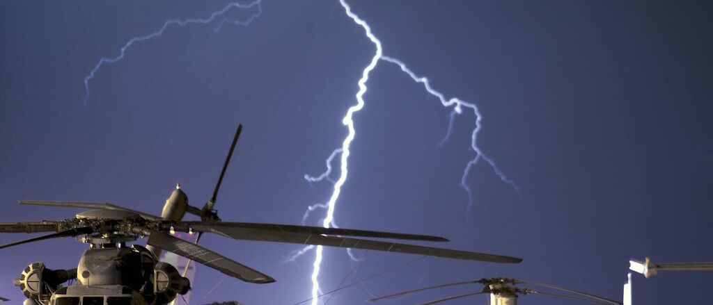 Lightning strike night storm 38541